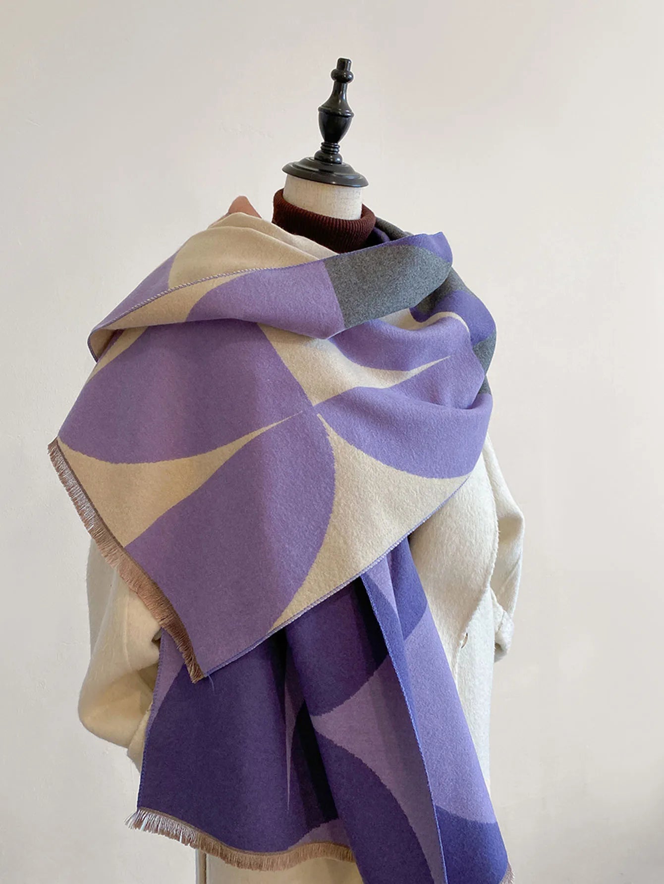 Cecilia - Women's Cashmere Oversized Scarf with Curved Geometric Pattern