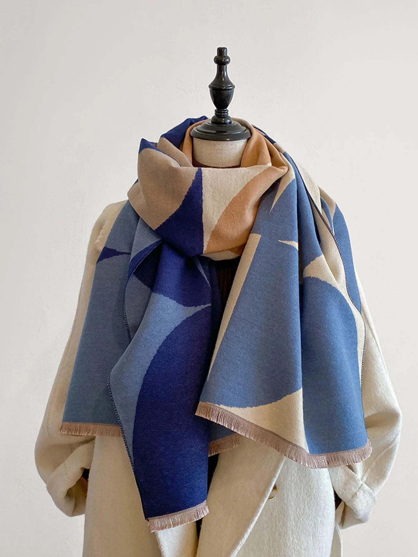 Cecilia - Women's Cashmere Oversized Scarf with Curved Geometric Pattern