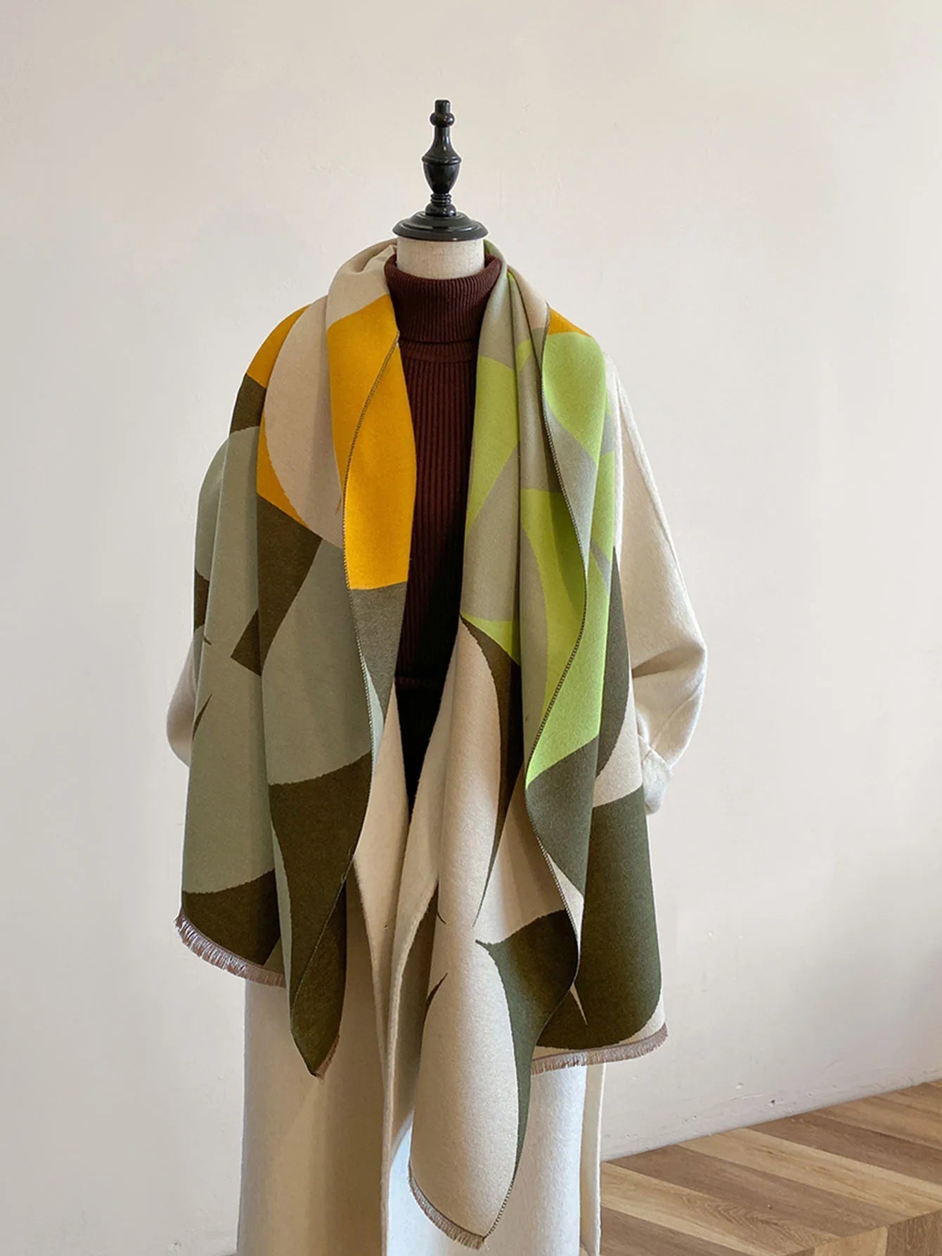 Cecilia - Women's Cashmere Oversized Scarf with Curved Geometric Pattern