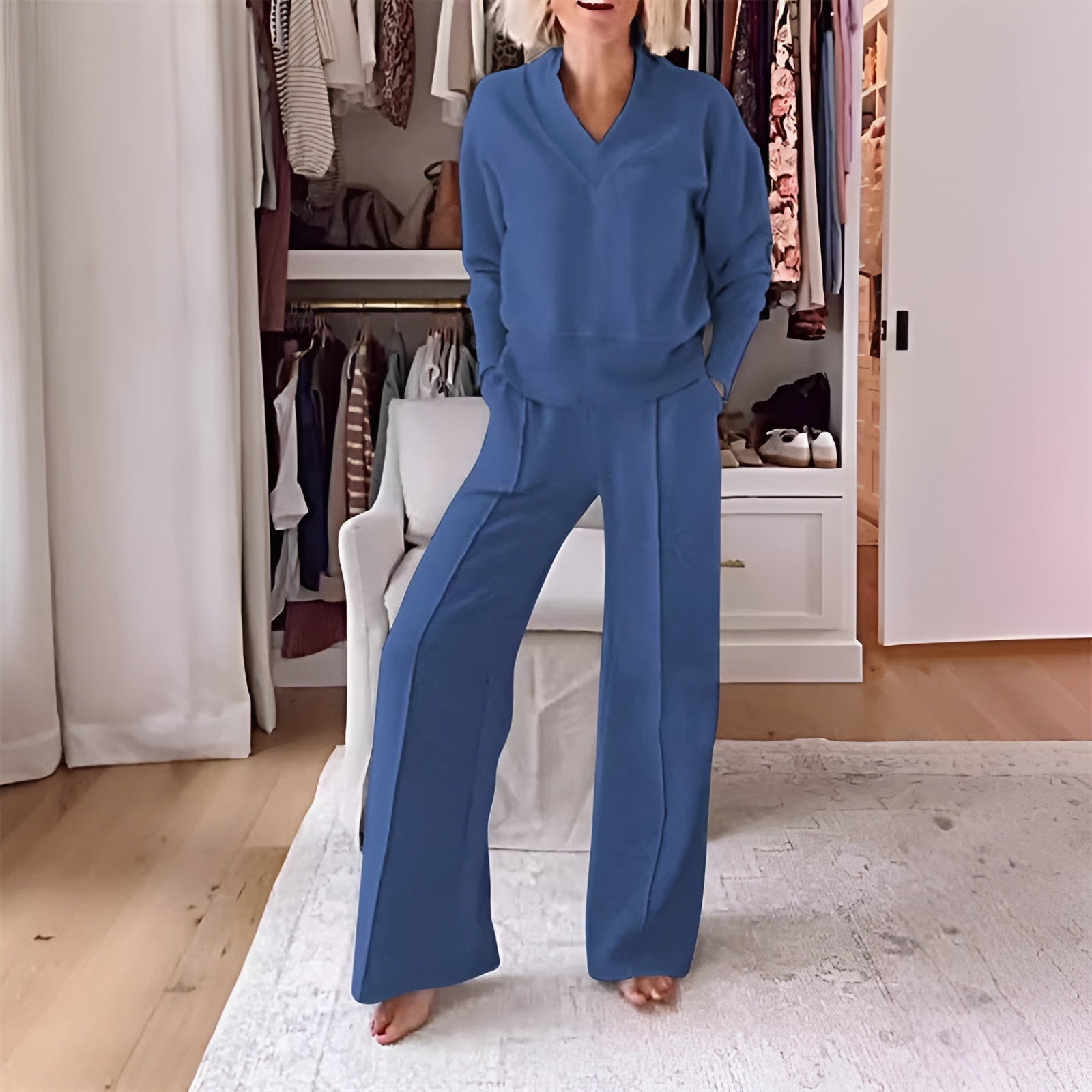 Margaux - Women's V-Neck Pullover Tracksuit with Flared Pants